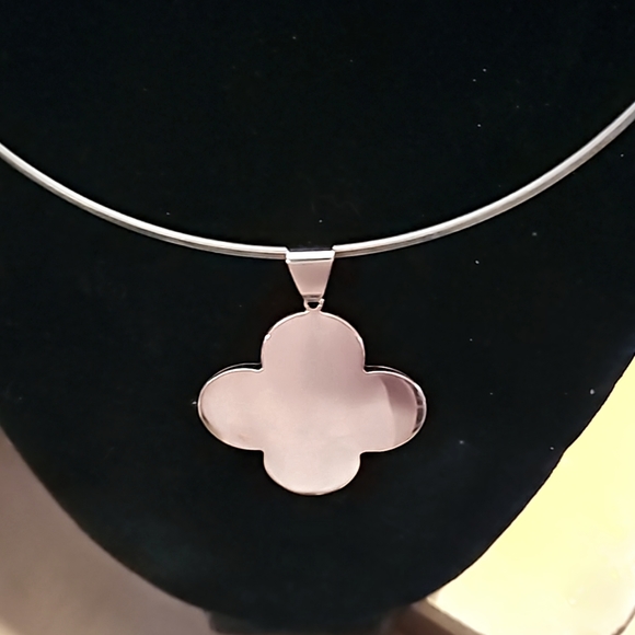 Stainless Steel Shamrock pendant - Picture 2 of 3